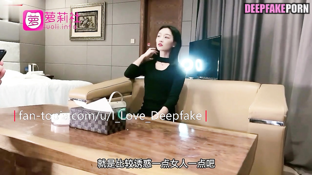 Sexy Zhou Dongyu showed black panties (周冬雨 展示了黑色内裤)