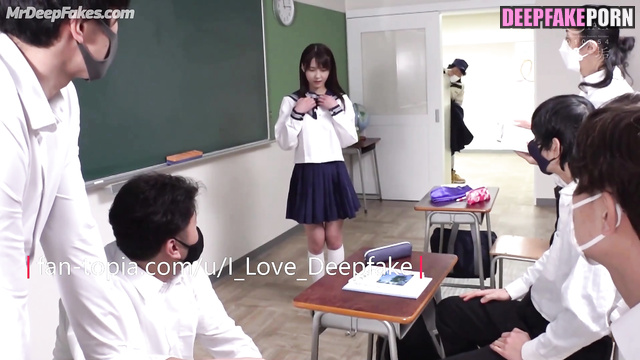 Cute Zhang Zifeng showed little tits to classmates / 张子枫 深度伪造视频