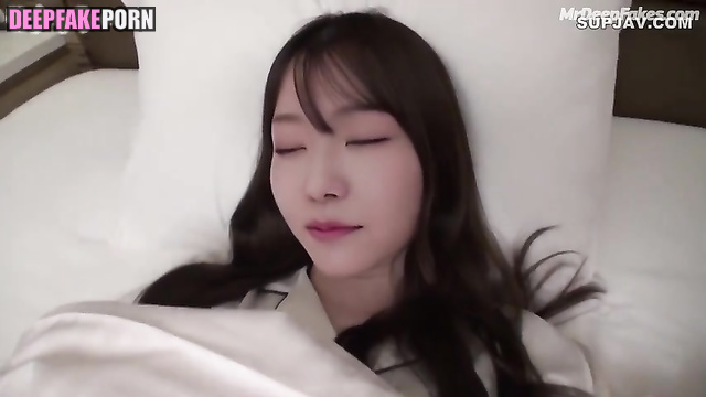 Japanese babes loves sex after waking up / 偽アプリ ディープフェイク動画