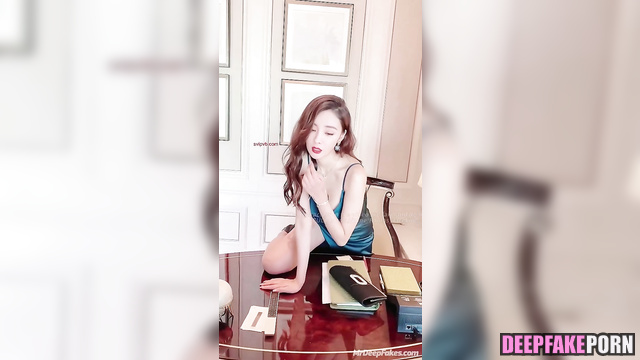 Glamour babe Yang Mi showed fans her sexy body, real fake (杨幂 人工智能场景)