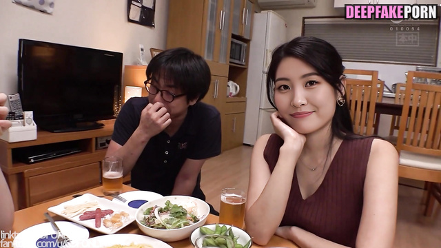 SUNMI seduces a guy right at the dinner table, sex scene (이선미 원더걸스) [PREMIUM]