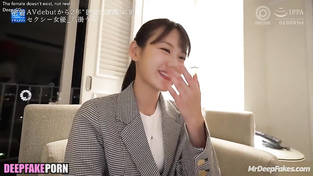 Fake Angela Yuen having fun with strangers in a hotel / 袁澧林 成人视频