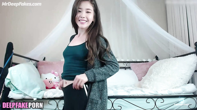 Sex solo scene of wonderful IU (아이유) exploring new sex toy 섹스 장면