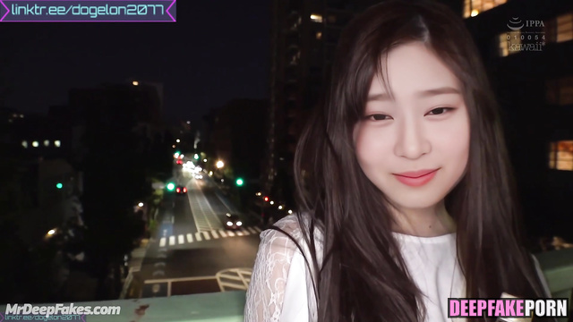 Crazy threesome with strangers from promenade / Minju A.I. アイズワン 本物の偽物