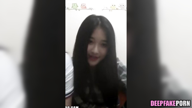 Friends showing big boobs, Oniel face swap / オニエル ディープフェイクビデオ