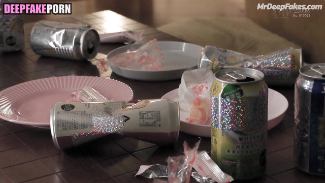 Fake Chuu LOONA got cumshot in mouth after beer drinking - 츄 이달의 소녀