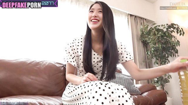 Wonyoung playing with vibrator before fuck - real fake / アイヴ セレブのセックス