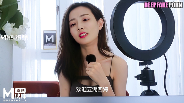 Guy played with her pussy under the table, Lulu Xu ai (徐璐 真假) [PREMIUM]