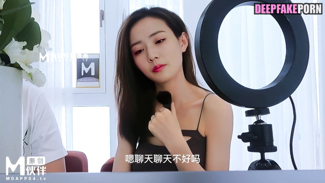 Guy played with her pussy under the table, Lulu Xu ai (徐璐 真假) [PREMIUM]