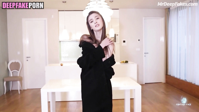 Busty Yang Mi loves playing with her pussy, real fake (杨幂 名人性爱)