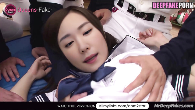 Japanese schoolgirl had fun with classmates, Yui Aragaki (あらがき ゆい 本物の偽物)