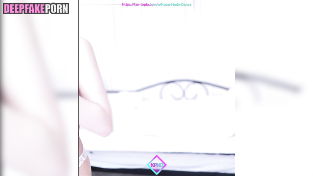 Dance in christmas underwear - Taeyeon real fake / 少女時代 本物の偽物 [PREMIUM]