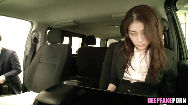 Fake Dilireba (迪丽热巴 迪力木拉提 真假) getting cunni during filling contract [PREMIUM]