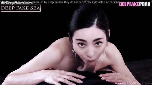 Real fake Fah Yongwaree Anilbol gently sucks a stranger's cock