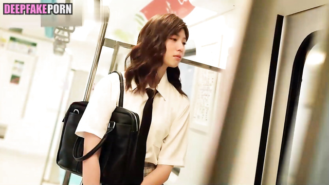 Dogging sex scene - Zhou Ye fucked right in the subway (周也 真假) [PREMIUM]