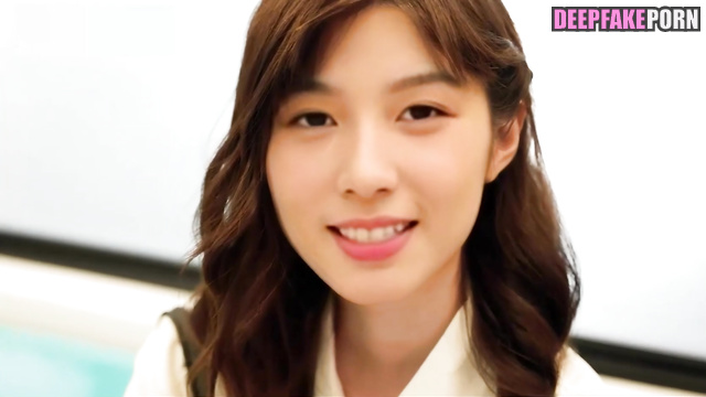 Dogging sex scene - Zhou Ye fucked right in the subway (周也 真假) [PREMIUM]