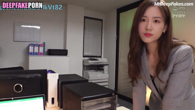 Fake Zhou Ye flirting with colleague at the office (周也 深度伪造视频)