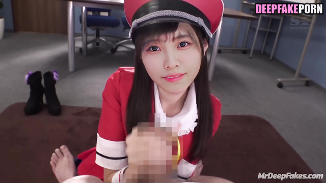 Babe in strict uniform making amazing handjob / fakeapp Liyuu (黎狱 真假)
