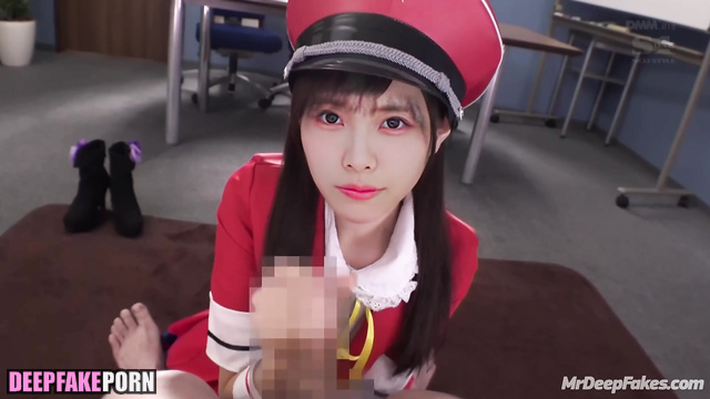 Babe in strict uniform making amazing handjob / fakeapp Liyuu (黎狱 真假)