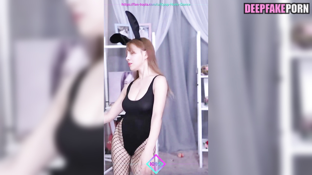 유나 있지 beauty Yuna dancing for her rich daddy (deepfake video) [PREMIUM]