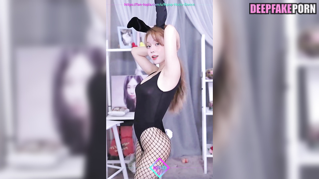 Young sexy brunette dancing to order - Winter deepfake video 윈터 에스파 [PREMIUM]
