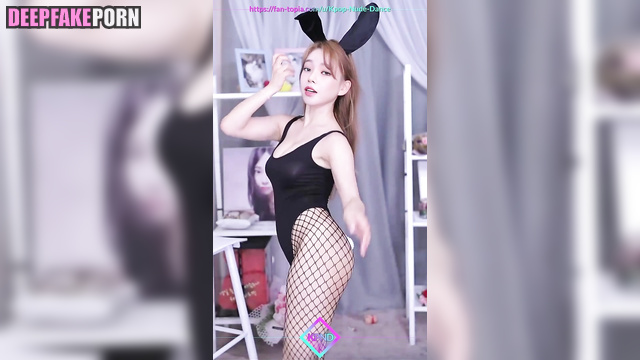 카리나 에스파 beauty young Karina dancing alone on webcam - face swap [PREMIUM]