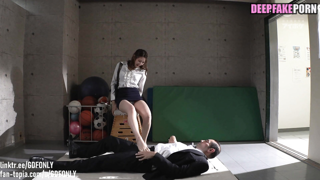 Business man asked her for a footjob (백지헌 프로미스나인) Jiheon pov fakeapp [PREMIUM]