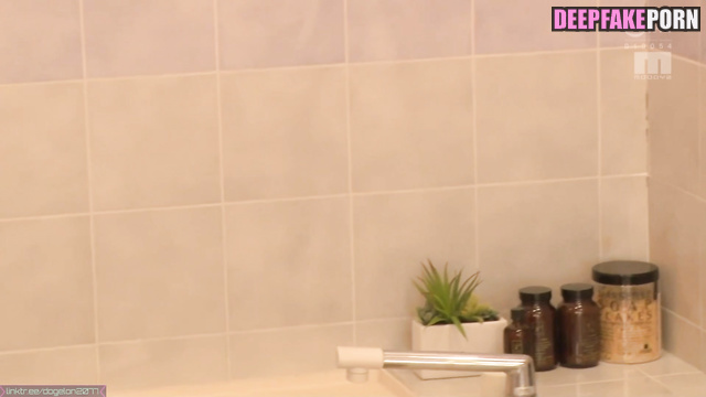 Pretty brunette playing with boyfriend in a bath, Momo ai トゥワイス 本物の偽物 [PREMIUM]