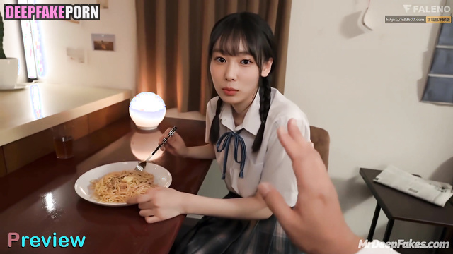 Schoolgirl will do whatever you want for money - ai Hyewon アイズワン 本物の偽物