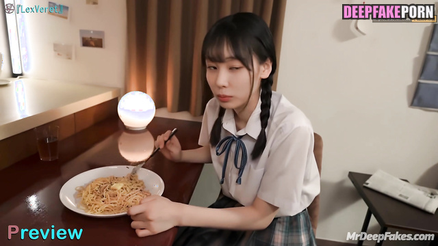 Schoolgirl will do whatever you want for money - ai Hyewon アイズワン 本物の偽物