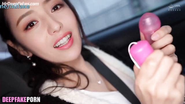Fake Tong Liya almost agreed to play with a sex toy in your car 佟丽娅 真假