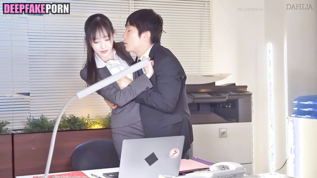 Colleague of 아이유 IU wanted to fuck her right in office 진짜 가짜 real fake