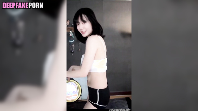 She dances very sexy for her boyfriend / Wu Yanglin face swap 吳泱潾 智能換臉