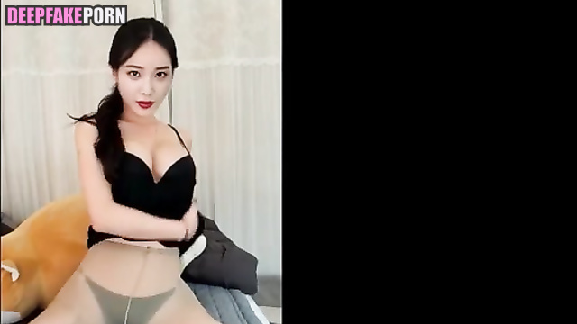Kpop idol IU dancing a striptease - deepfake (케이팝 아이돌 아이유 스트립 쇼 딥페이크)