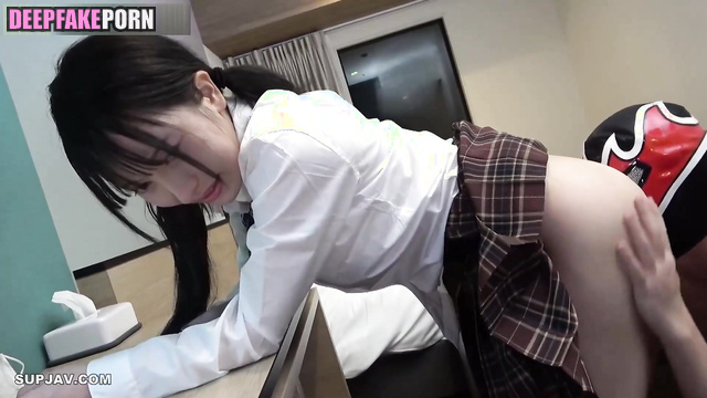 浜辺美波 Minami Hamabe was awarded with passionate sex for being good girl 情熱的なセックス