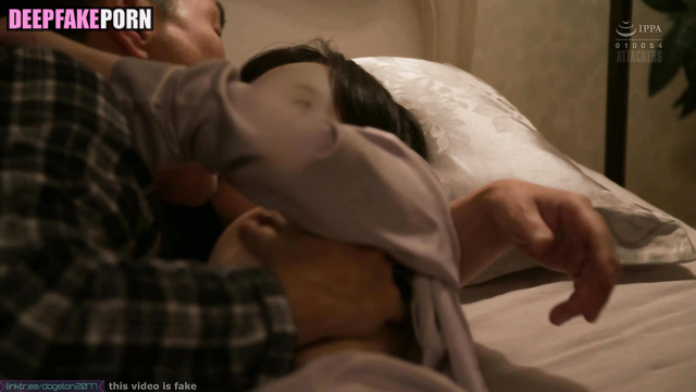 가짜 포르노 Fake porn shows how IU wanna be treated in bed 아이유 [PREMIUM]