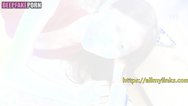 Nurse Guan Xiaotong impresses patients with lingerie 关晓彤 deepfake 智能換臉