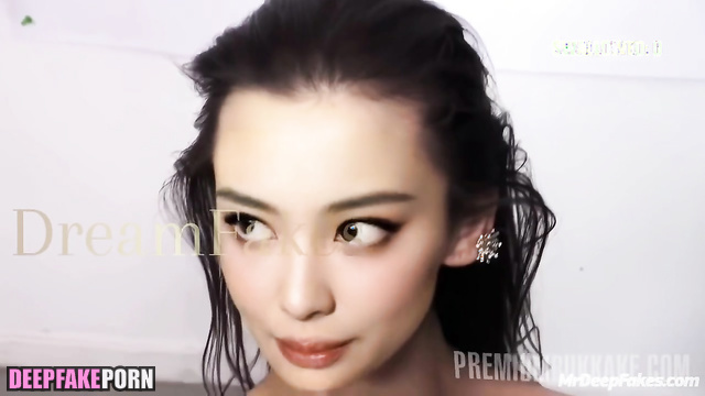 Tattooed chinese slut Yang Mi (杨幂 性爱场景) drinking sperm at bukkake party