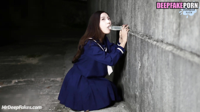 지수 블랙핑크 fake Jisoo sucking a dildo glued to the wall