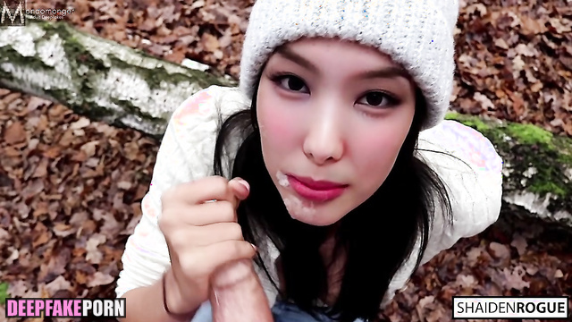 Sex scene with Nayeon playing with cum in park トゥワイス TWICE セックスシーン [PREMIUM]