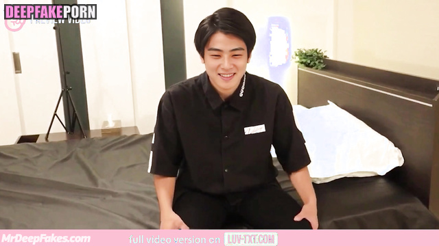 Smiling brunet wants to try a cock - Cha Eunwoo (アストロ フェイクポルノ) face swap