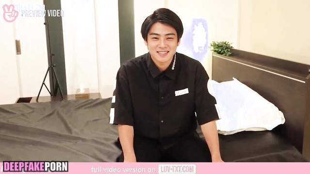 Smiling brunet wants to try a cock - Cha Eunwoo (アストロ フェイクポルノ) face swap
