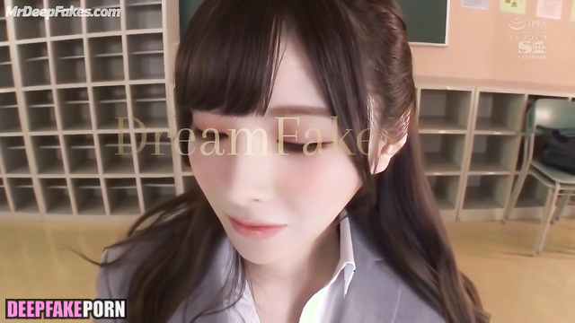 Four eyes licking her sweaty pussy at school (설윤 엔믹스) Sullyoon fakeapp