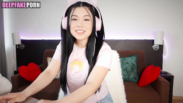 Internet celebrity Quarterjade showed her beautiful lingerie right during stream