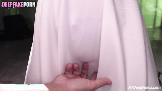 He didn't enter her, but only played with her nipples / Yang Zi 杨紫 成人 ai