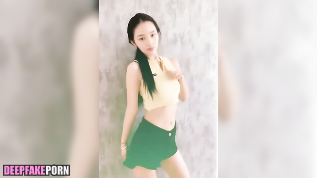 Fake Zhou Ye dances in short video