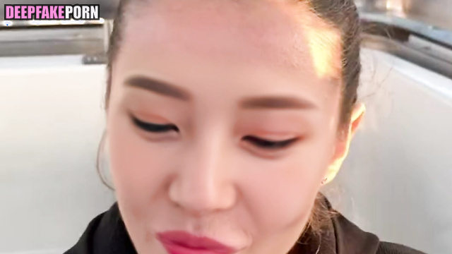 Babe did a great job by her mouth at extreme heights, fake IU 조이 진짜 가짜