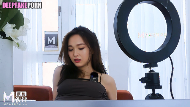 Secret cunnilingus during erotic stream 唐嫣 充满激情的性爱 Tiffany Tang A.I. [PREMIUM]