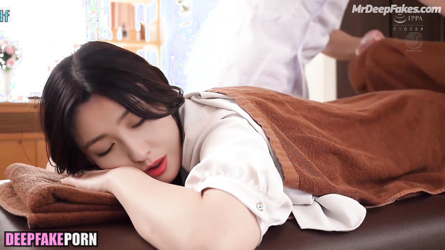 佟丽娅 智能换脸 he made her massage with his fingers, look / Tong Liya real fake