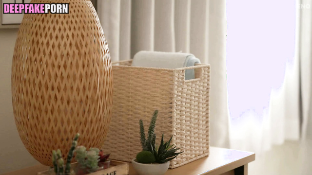 Sex scene 周也 Zhou Ye calls masseur at home and can't hold sexual desure 性爱场面 [PREMIUM]